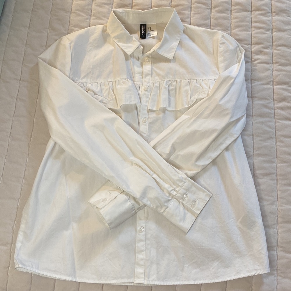 HM ruffle button down
